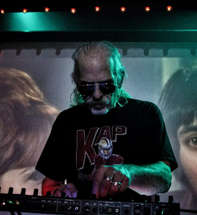 66 ετών Dj