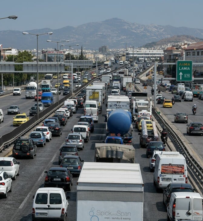 Κίνηση στους δρόμους: «Σημειωτόν» τα οχήματα στον Κηφισό