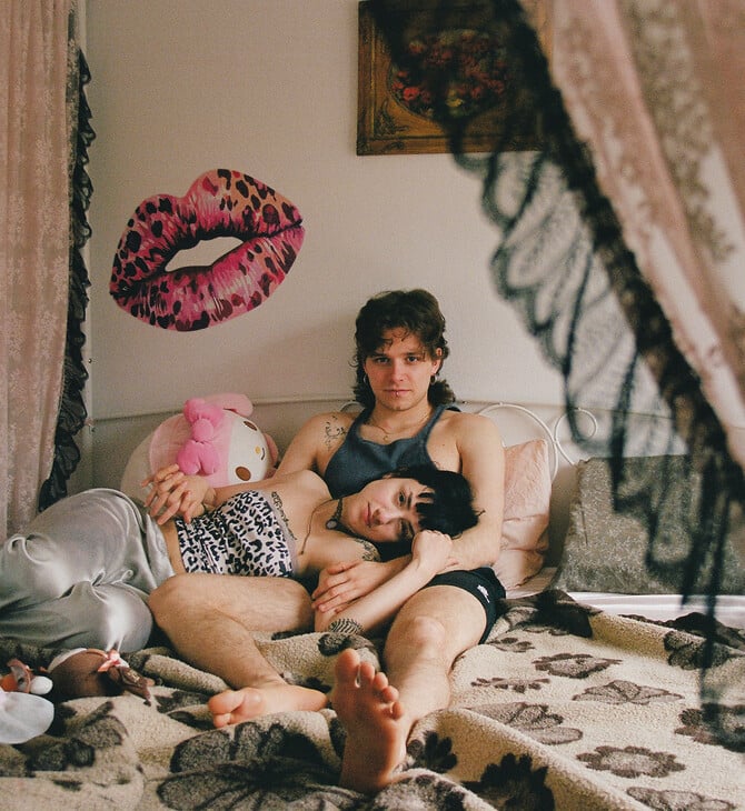 Morning Wood: Η Αθήνα ξυπνάει καυλωμένη. Ανάγνωση με το ποτήρι γάλα σου…