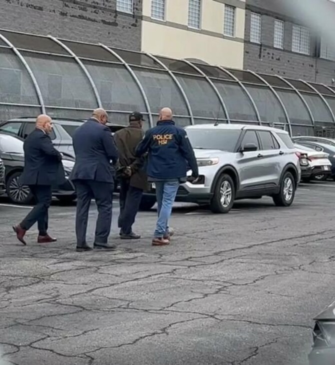 ΗΠΑ: Συνελήφθη δήμαρχος του Νιου Τζέρσεϊ σε διαμαρτυρία για νέο κέντρο κράτησης μεταναστών