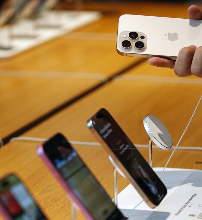 Η Apple σκέφτεται να αυξήσει τις τιμές του iPhone χωρίς να το συνδέσει με τους δασμούς Τραμπ