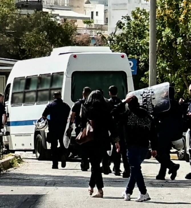 ΕΛ.ΑΣ.: Πώς έδρασαν οι 6 συλληφθέντες για την αιματηρή επίθεση κουκουλοφόρων στη Νομική