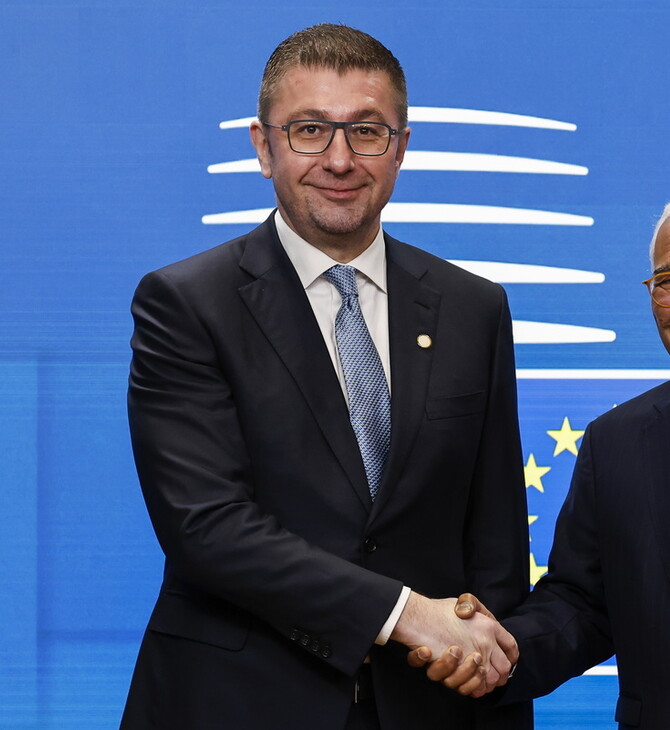 Βόρεια Μακεδονία: Ο Μιτσκόσκι αρνείται αλλαγή Συντάγματος για ένταξη στην ΕΕ αν δεν δει «κίνηση από Βουλγαρία»