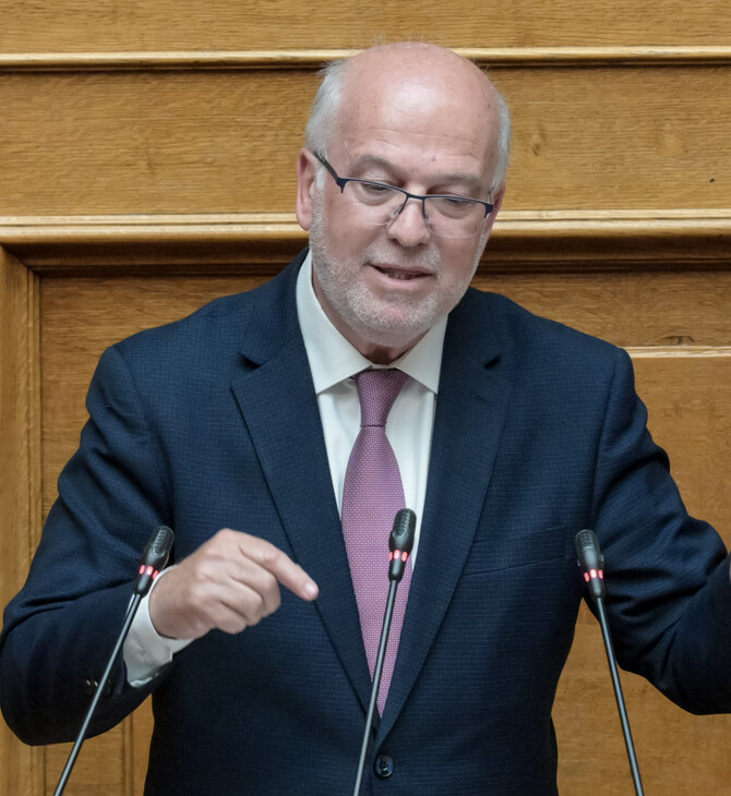 Πολιτική αντιπαράθεση για την τροπολογία Φλωρίδη περί «συμμετοχής συγγενών πολιτικών σε offshore»
