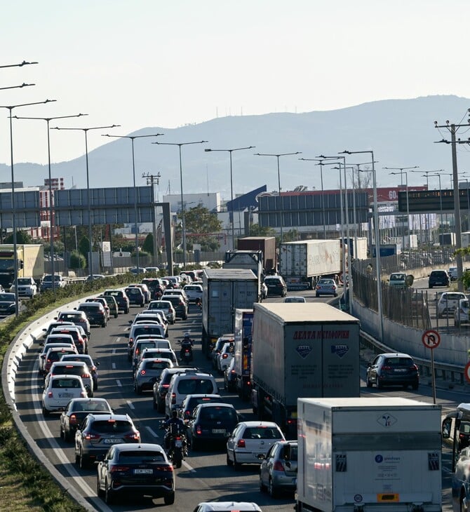 H κίνηση στους δρόμους: Καθυστερήσεις και στα δύο ρεύματα του Κηφισού