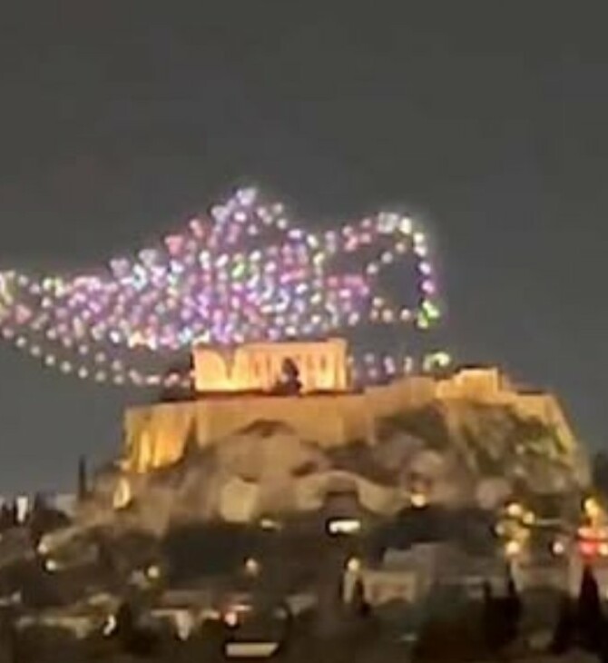Μήνυση κατά παντός υπευθύνου από το υπ. Πολιτισμού για τη διαφήμιση με drones στην Ακρόπολη