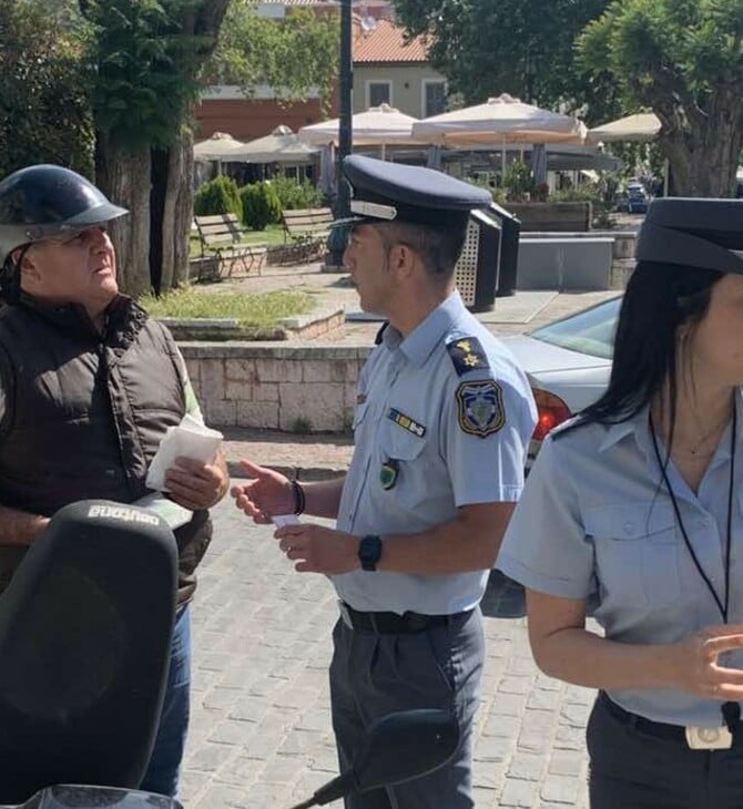 Ναύπακτος: Η Τροχαία μοίρασε κράνη αντί για κλήσεις 