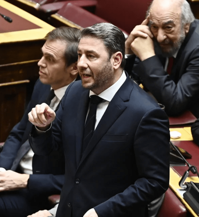Τέμπη: Πρόταση ΠΑΣΟΚ για προανακριτική Καραμανλή - Έντονη αντίδραση από τη ΝΔ
