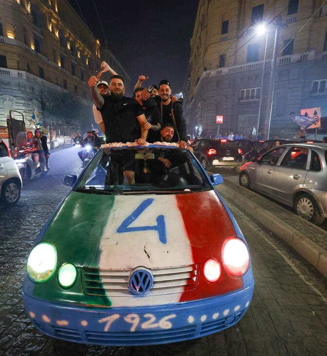 «Καίγεται» η Νάπολη: Η ξέφρενη γιορτή στην πόλη για το 4ο πρωτάθλημα της ομάδας τους