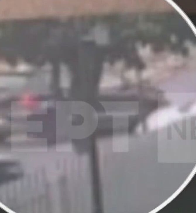 Τροχαίο στο Χαλάνδρι: Βίντεο από τη στιγμή που ο 49χρονος καταρρέει μετά την πτώση πάνω στη στάση