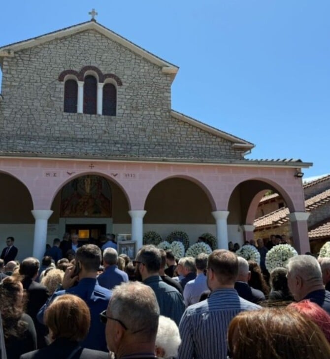 Κηδεία 30χρονου που πνίγηκε στη Λευκάδα: Συγγενείς και φίλοι είπαν το τελευταίο «αντίο»