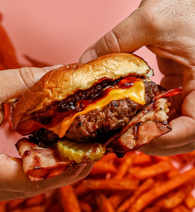 Sam Burgers: Όταν η αυθεντική αμερικανική γεύση συναντά την καρδιά της Αθήνας