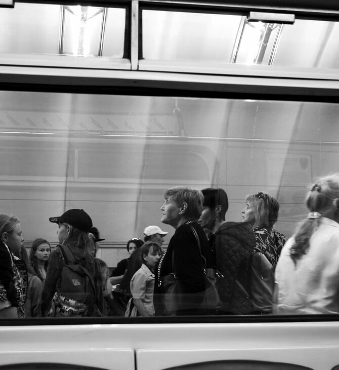 «Πιάστε κουβέντα με αγνώστους» - Το πείραμα γιατρού του Harvard στη στάση του μετρό