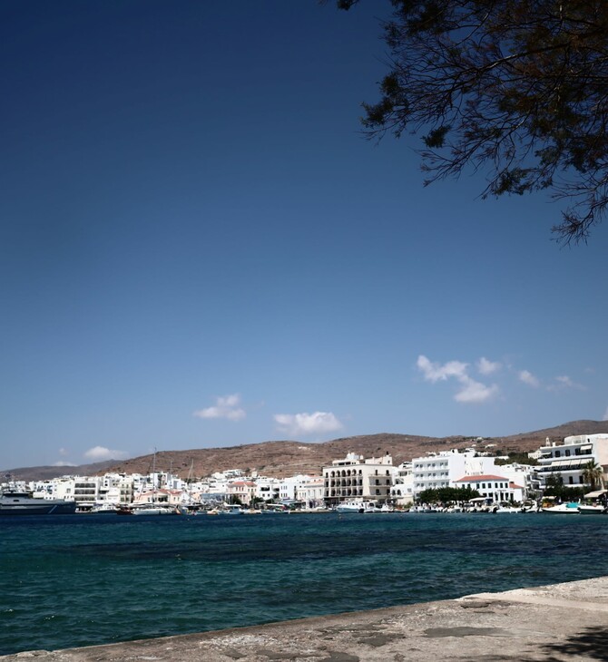 Πρόσκρουση πλοίου στο λιμάνι της Τήνου	