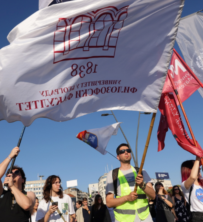 Σερβία: Διαδηλώσεις φοιτητών με αίτημα την προκήρυξη βουλευτικών εκλογών