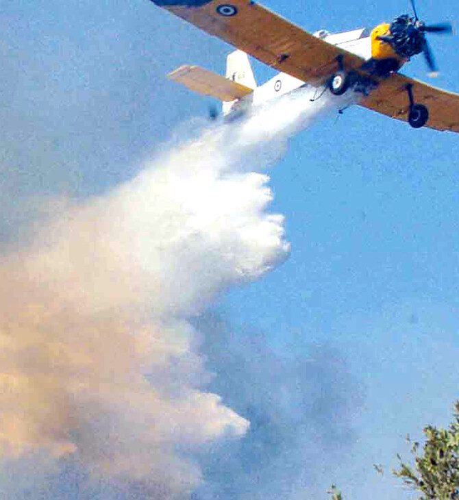 Φωτιά στη Φθιώτιδα: Ρίψεις νερού από δύο αεροσκάφη και ένα ελικόπτερο