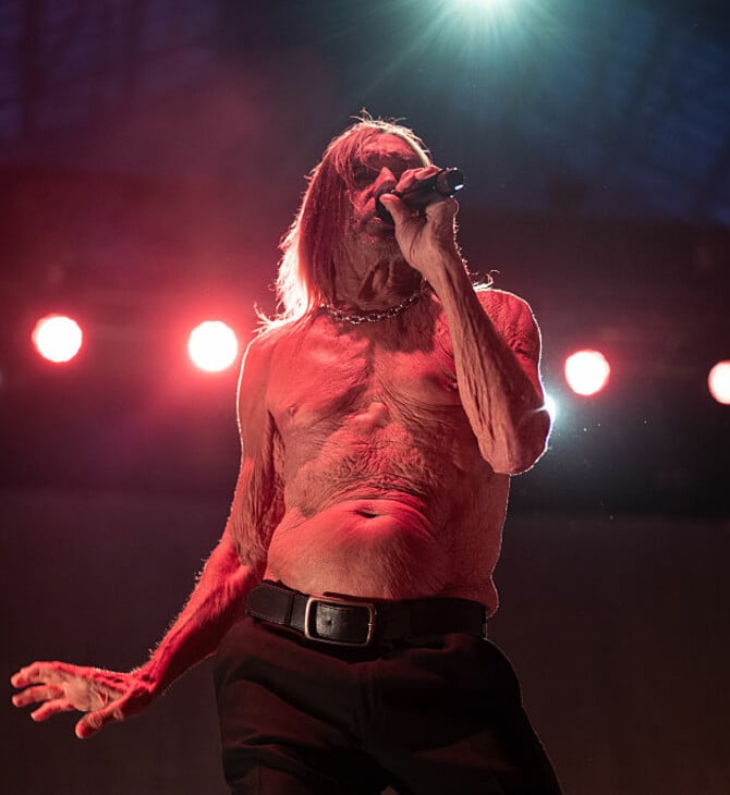 Ιστορική αποχώρηση από τον Iggy Pop: Έφυγε από τη σκηνή μέσα σε φέρετρο