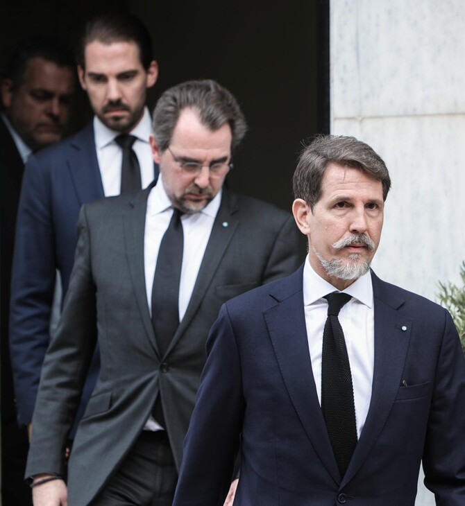 ΣτΕ: Συζητήθηκε η συνταγματικότητα του επιθέτου «Ντε Γκρες» στα δέκα μέλη της πρώην βασιλικής οικογένειας