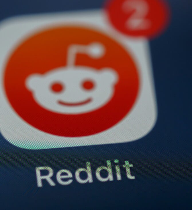 Μήνυση της Reddit σε εταιρεία AI: Κατηγορίες για εκπαίδευση μοντέλων με αναρτήσεις χρηστών