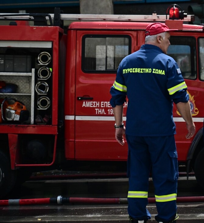 Φωτιά τώρα στον Νέο Κόσμο: Καίει σε συνεργείο αυτοκινήτων