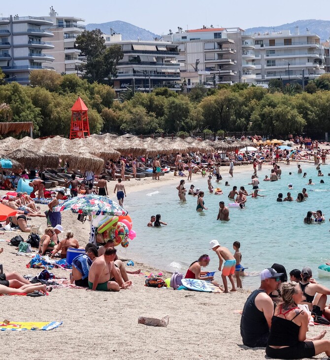 Το πρώτο κύμα ζέστης γέμισε τις παραλίες σε όλη τη χώρα