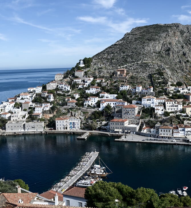 Φωτιά τώρα στην Ύδρα: Εθελοντικό κλιμάκιο επιχειρεί για την κατάσβεση