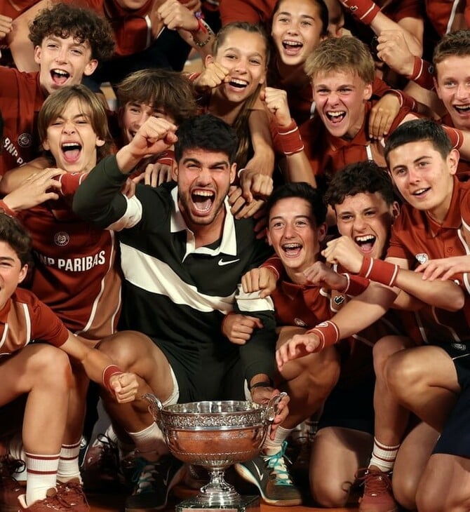 Roland Garros: Ο Κάρλος Αλκαράθ γιόρτασε τη νίκη του με τα ball boys