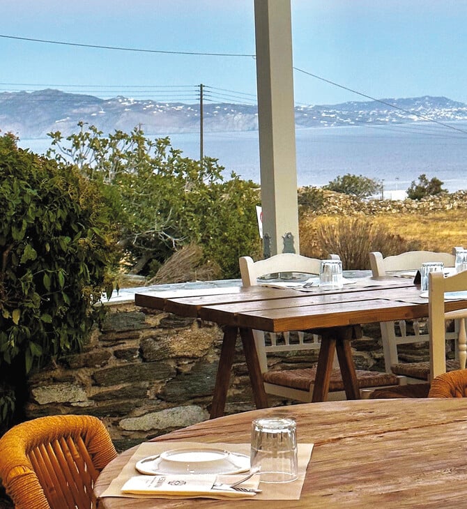 Veranda: Μια εξοχική βεράντα πάνω από το Αιγαίο