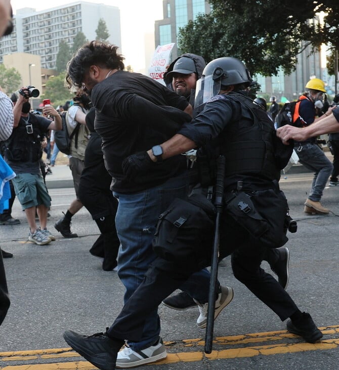 Εκατοντάδες συλλήψεις στο Λος Άντζελες – Ο Τραμπ διπλασιάζει την Εθνοφρουρά, συνεχίζονται τα επεισόδια
