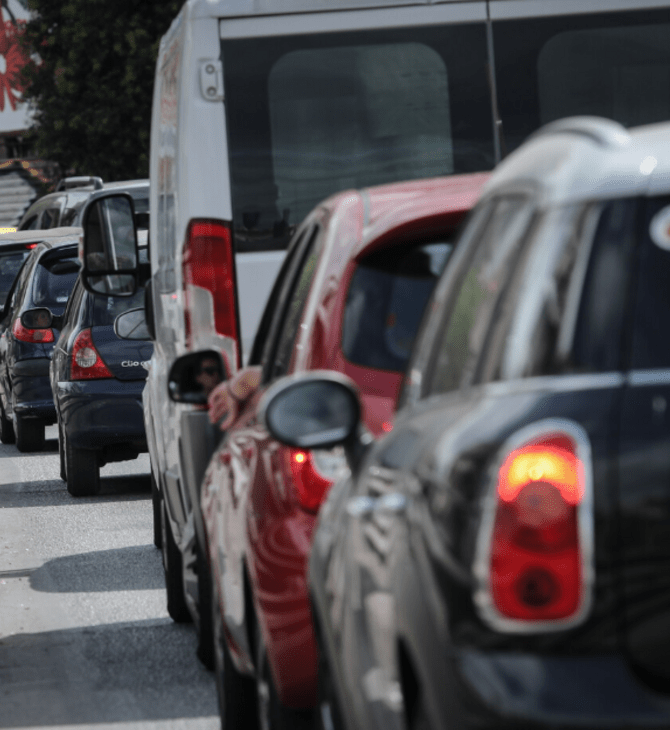 Μποτιλιάρισμα στην Κηφισίας έπειτα από πτώση μπετόν στον δρόμο 