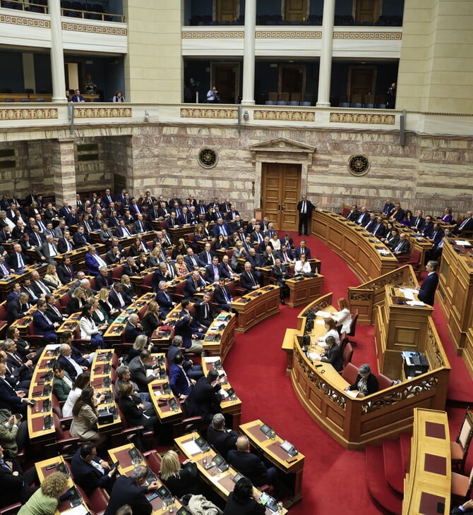 Τέμπη: Ξεκινά η «μάχη» στη Βουλή - Τρεις προτάσεις, 14 κάλπες, μυστική ψηφοφορία