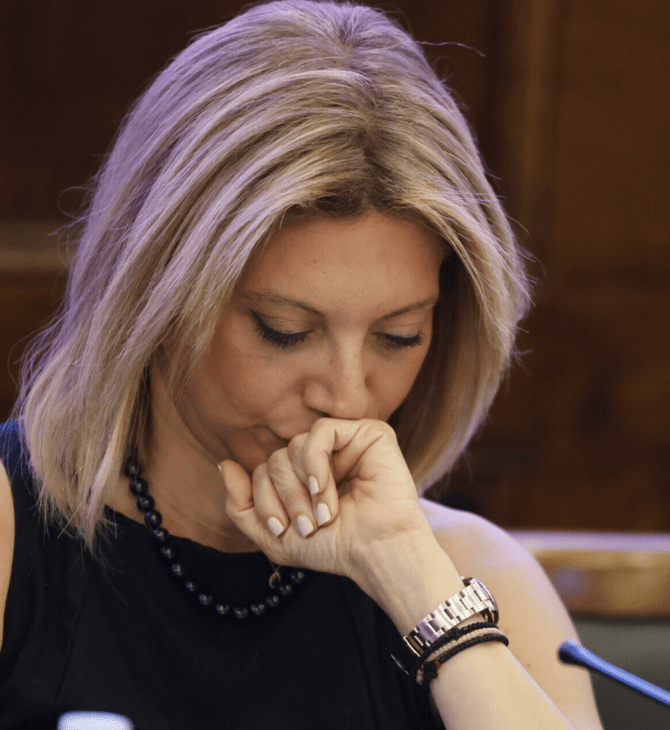 Καρυστιανού για προανακριτική Καραμανλή: «Τελείωσε η παράσταση ή θα σας δούμε στα κανάλια...;»