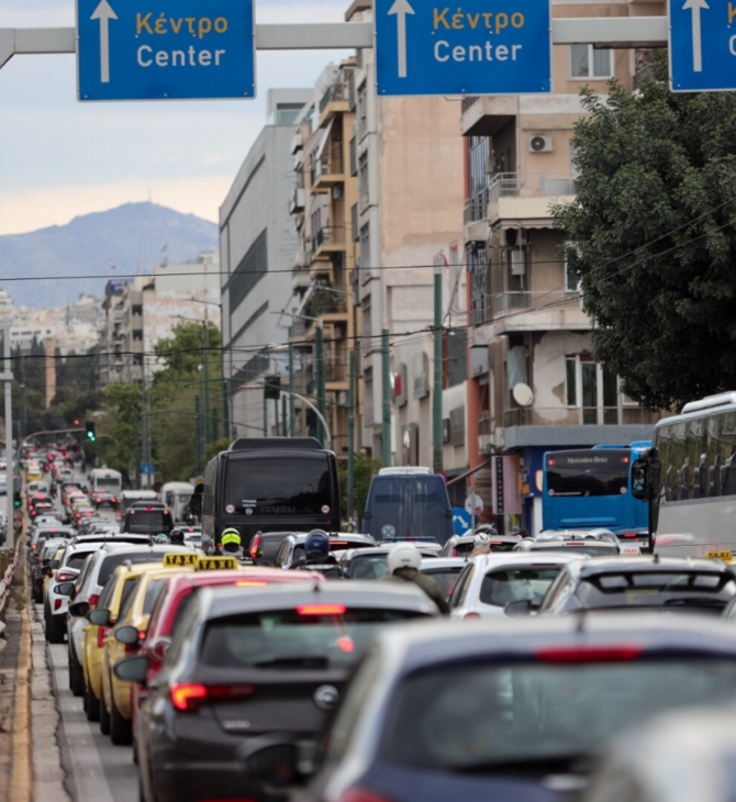 Κίνηση στους δρόμους: Στο «κόκκινο» ο Κηφισός - Μεγάλες καθυστερήσεις και στο κέντρο της Αθήνας