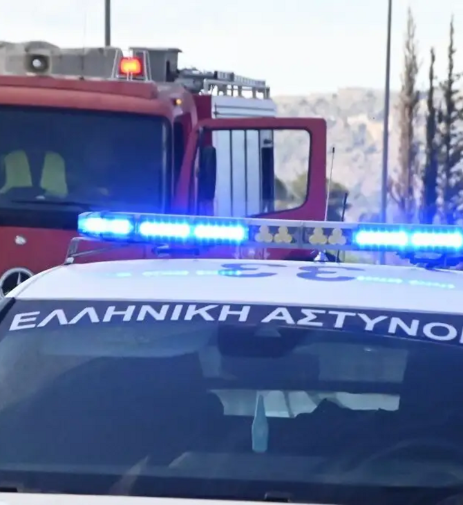 Καταδίωξη στην Αττική Οδό: Ύποπτοι για διάρρηξη εμβόλισαν τρία οχήματα και εξαφανίστηκαν
