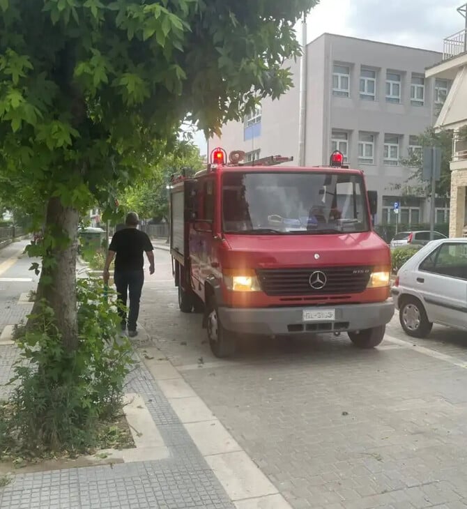 Λάρισα: Ξηλώθηκε από τους ισχυρούς ανέμους η στέγη σε γυμναστήριο Γυμνασίου