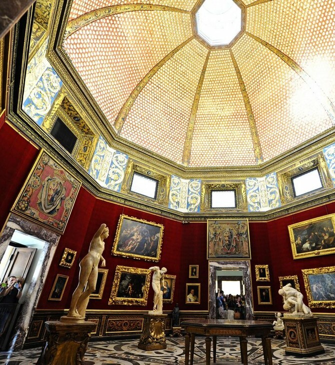 Uffizi Gallery: Επισκέπτης που έβγαζε σέλφι προκάλεσε ζημιά σε πίνακα του 18ου αιώνα