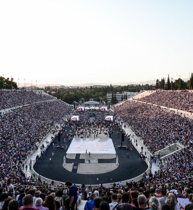 Χιλιάδες τίμησαν τον Μίκη Θεοδωράκη στο Καλλιμάρμαρο, έναν αιώνα από τη γέννησή του