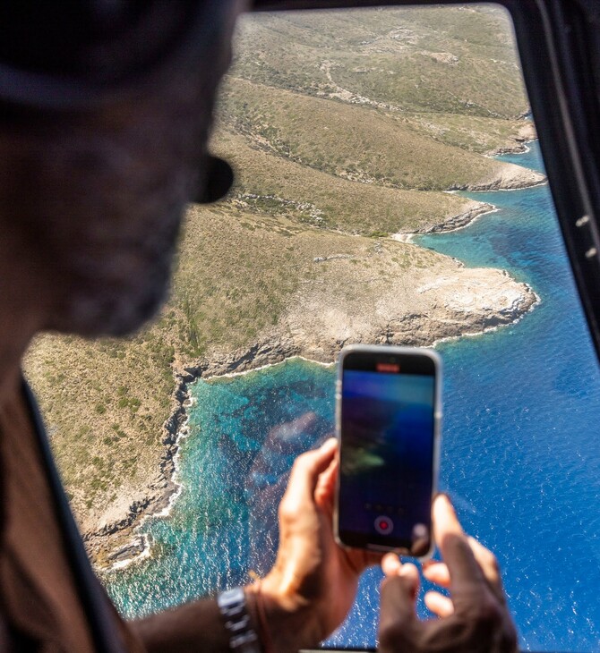 Γιατί να περιμένεις στο καράβι, όταν πετάς με ελικόπτερο το απόγευμα και κάνεις μπάνιο πριν δύσει ο ήλιος;