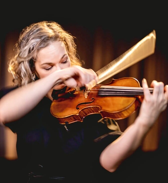 Hilary Hahn: «Οι ΗΠΑ μπορούν να είναι καλύτερες από έναν τόπο διχασμού»