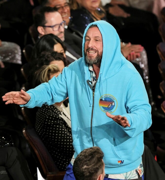 Ο Άνταμ Σάντλερ ξεκινά stand up περιοδεία