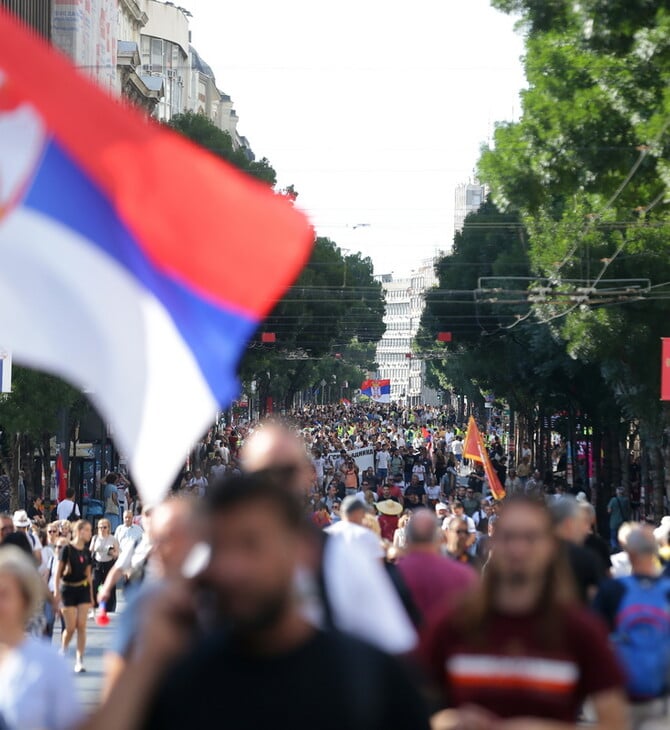 Σερβία: Δεκάδες χιλιάδες διαδήλωσαν στην «καρδιά» του Βελιγραδίου - «Είμαστε εδώ γιατί δεν αντέχουμε άλλο»