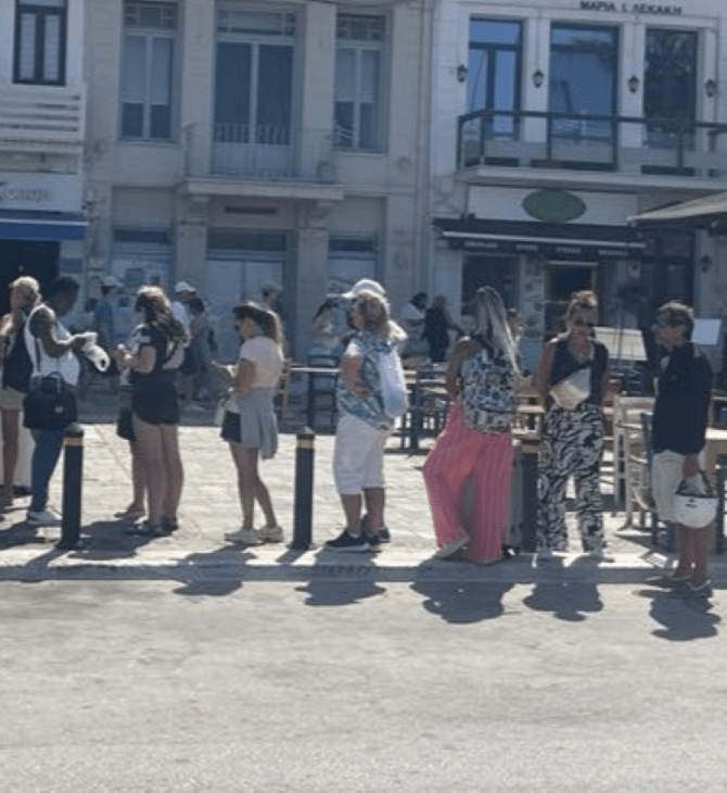 Απαγορευτικό απόπλου στις Κυκλάδες: Ουρές στα πρακτορεία από ταξιδιώτες