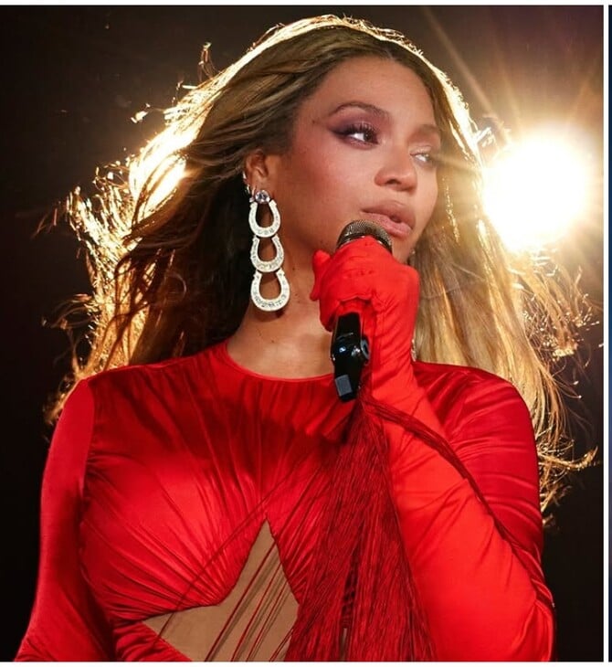 «Stop, stop, stop» - Η στιγμή που η Beyoncé διακόπτει τη συναυλία λόγω απροόπτου με το αιωρούμενο σκηνικό