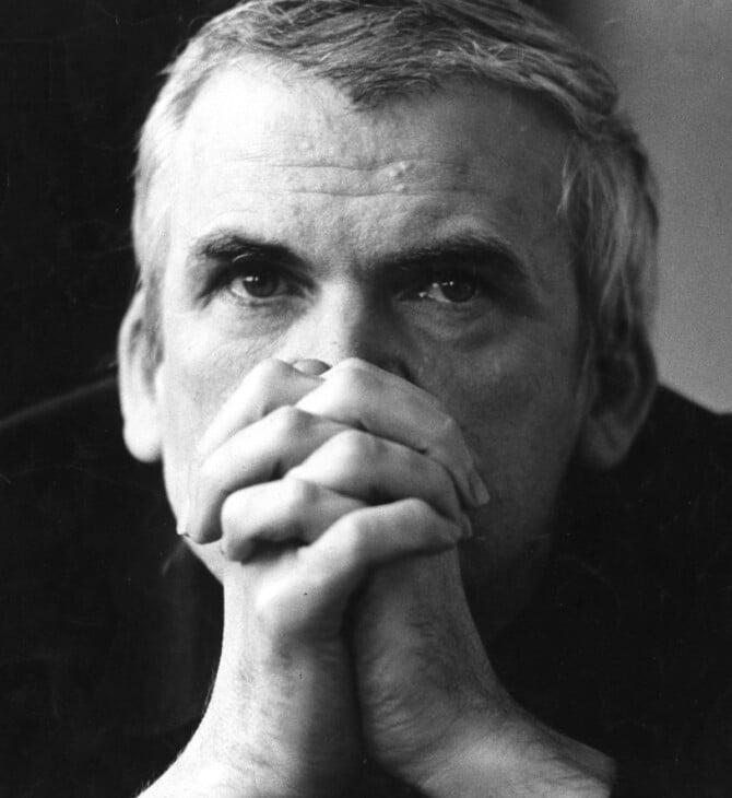 Η βιογραφία του Μίλαν Κούντερα κυκλοφόρησε μόλις στα ελληνικά