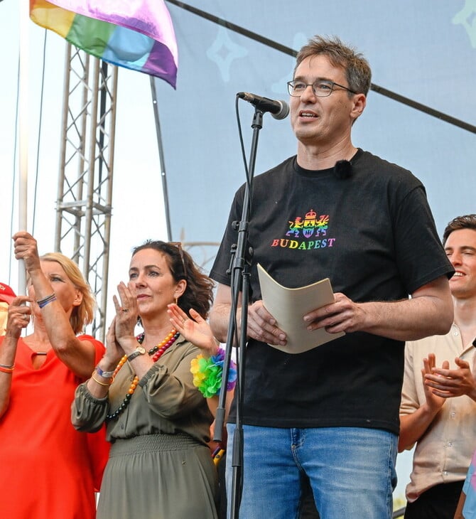Ο ακροδεξιός Γκερτ Βίλντερς κατηγορεί τον δήμαρχο Βουδαπέστης για ναζιστικό χαιρετισμό κατά την παρέλαση Pride