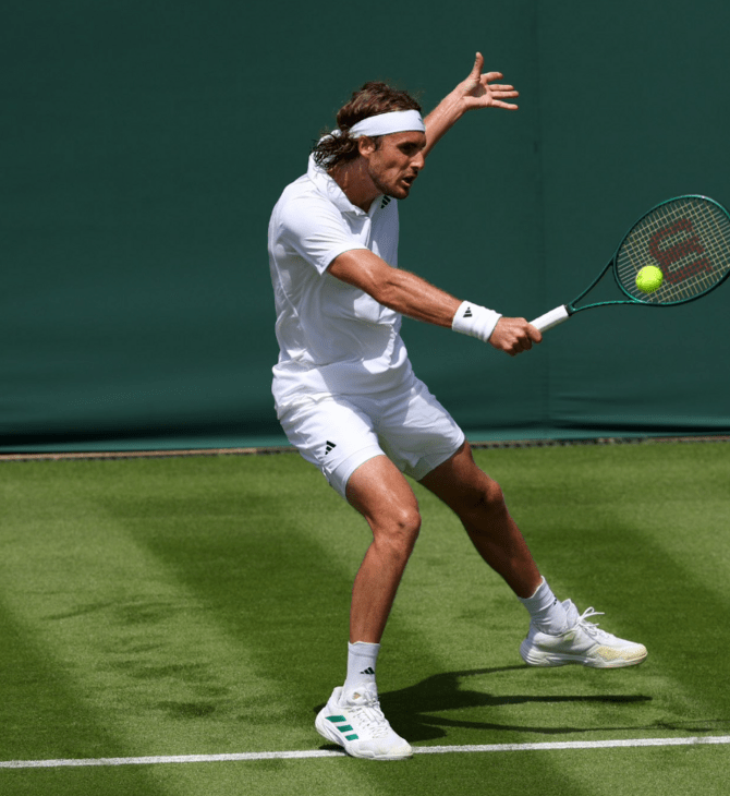 Στέφανος Τσιτσιπάς: Εκτός Wimbledon λόγω ενοχλήσεων στη μέση