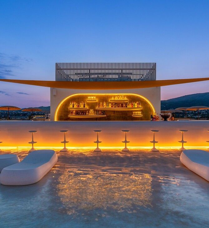 Summer nights, beach vibes & DJ sets: όλα οδηγούν στο Isla Brown Corinthia, Curio Collection by Hilton