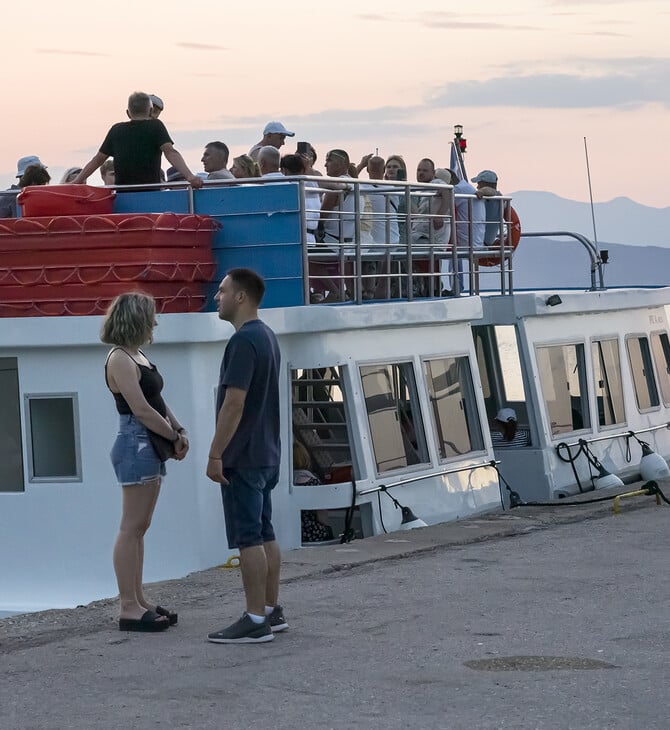 "Βράδιασε στο μουράγιο βράδιασε"