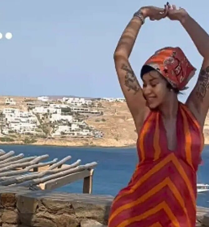 Η Cardi B κάνει διακοπές στη Μύκονο και δηλώνει ενθουσιασμένη
