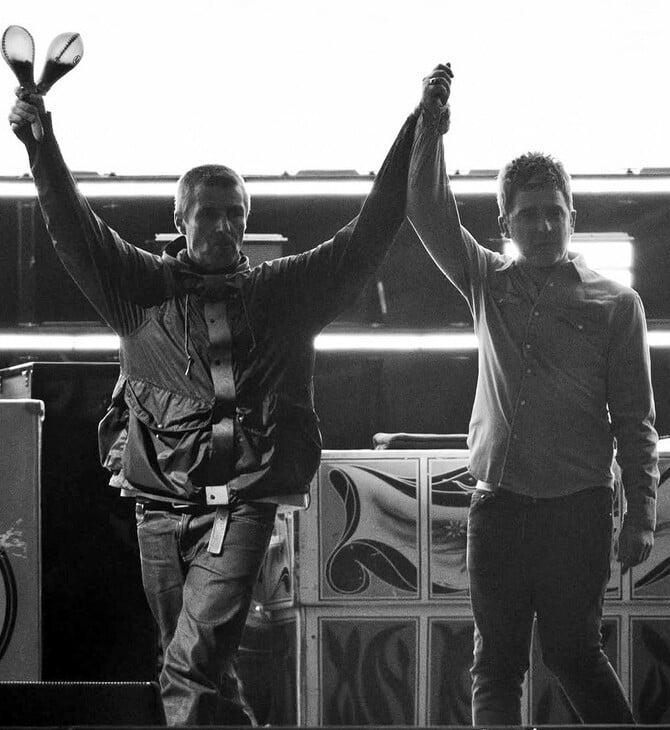 Oasis: Η μεγάλη επιστροφή ως ύμνος στη βρετανική μουσική - Η αγκαλιά των αδελφών Γκάλαχερ επί σκηνής